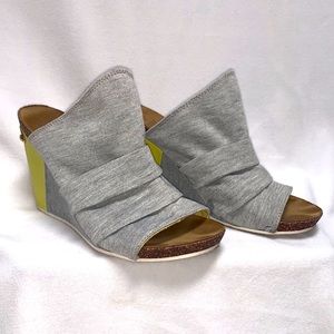 JUICY COUTURE color block wedge